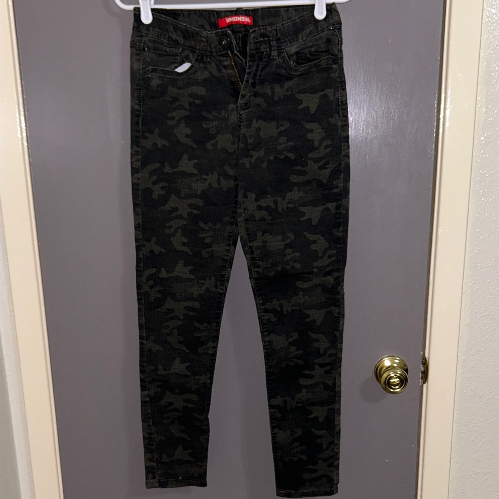UNIONBAY Women's Skinny Jeans - Black & Dark Green Camo Size 6/7